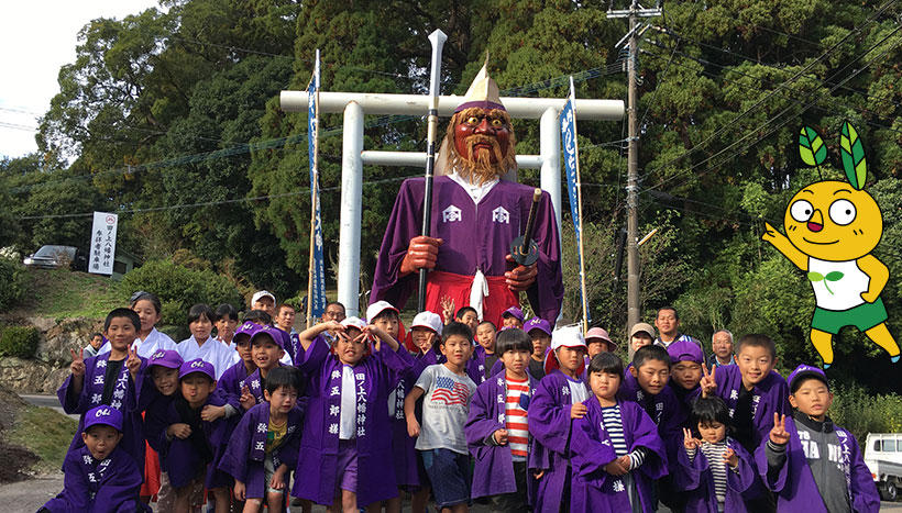 写真：「弥五郎人形行事」宮崎県日南市・田ノ上八幡神社（11月1日）