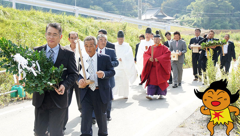 写真：「<ruby><rb>二渡</rb><rt>にわたり</rt></ruby>神社例祭」宮城県本吉郡南三陸町・<ruby><rb>二渡</rb><rt>にわたり</rt></ruby>神社（旧暦9月1日）