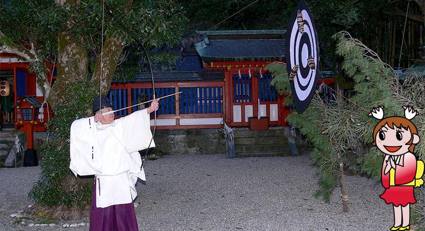 写真：「お弓神事」和歌山県東牟婁郡太地町・飛鳥神社（1月13日）