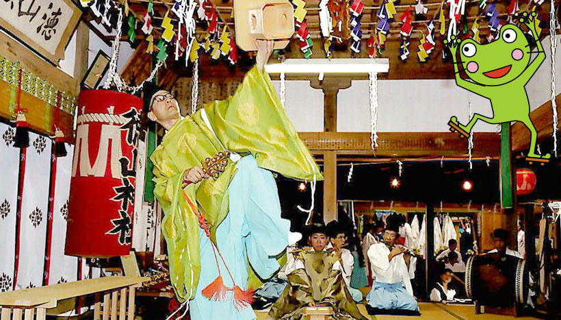 写真：「徳山神楽」静岡県榛原郡川根本町・徳山神社（10月第2日曜日）