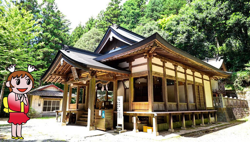 写真：八幡神社（愛媛県上浮穴郡久万高原町）